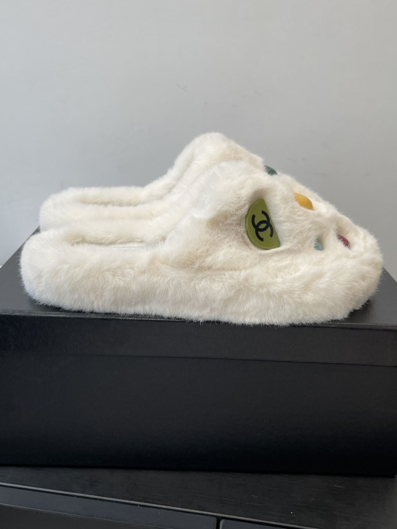 Ch**el slippers